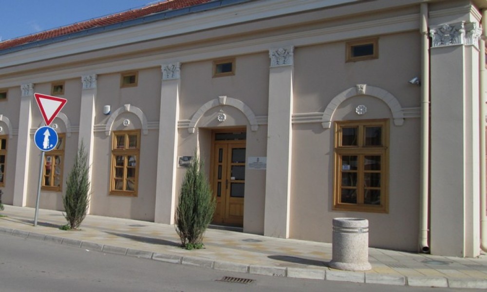 ZATVORENO PARKIRALISTE DOM OMLADINE U ULICI JOVANA ŠERBANOVIĆA