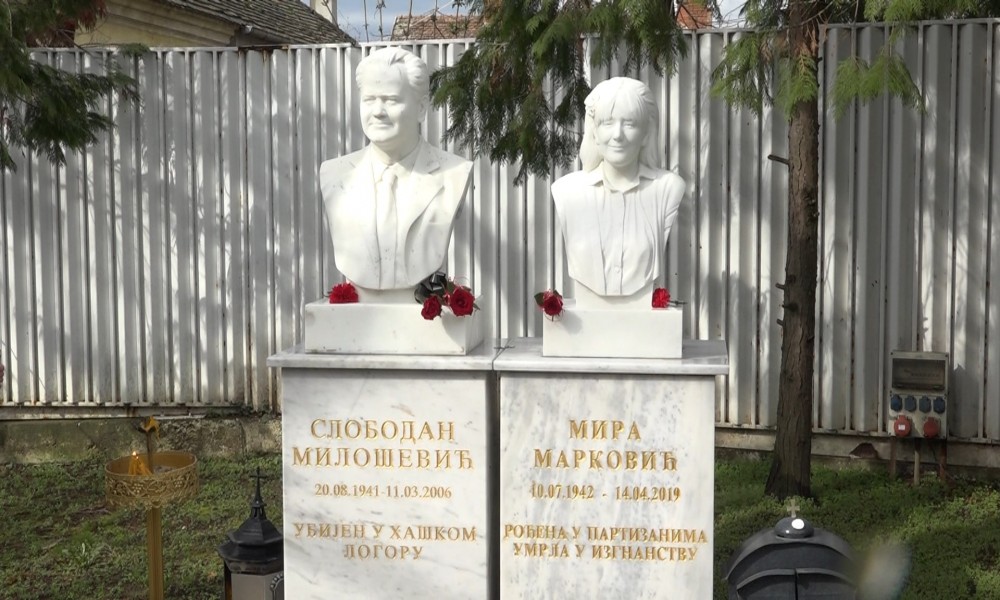 Venci na grobu Slobodana Miloševića