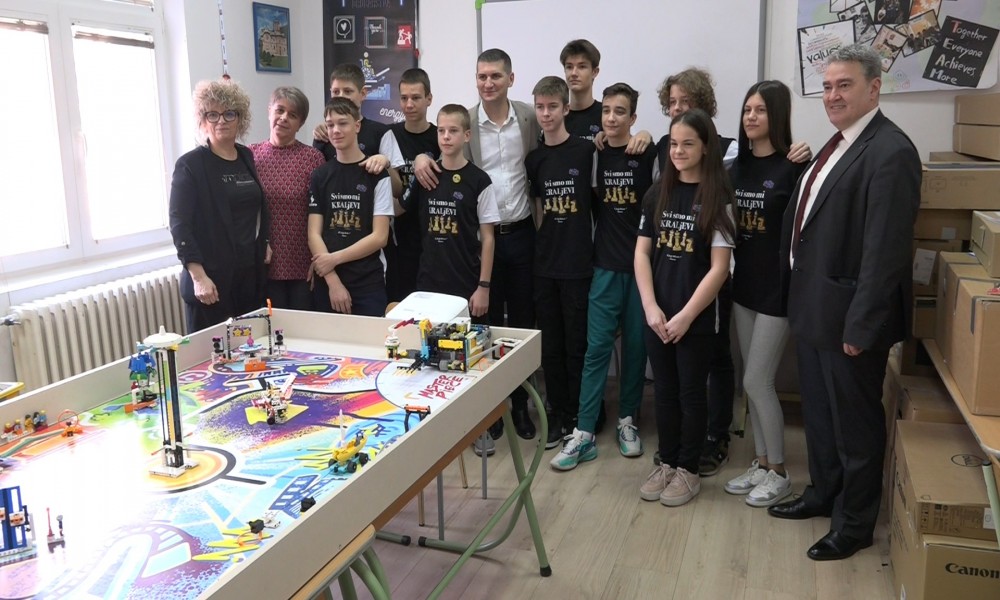 Učenici OŠ "Kralj Aleksandar I" osvojili prvo mesto na takmičenju iz "LEGO" robotike