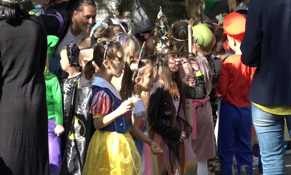 Dečija nedelja: Mališani na maskenbalu u Gradskom parku