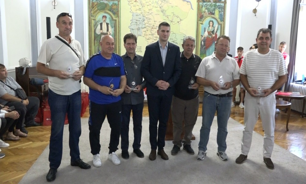 Crveni krst dodelio priznanja dobrovoljnim davaocima krvi