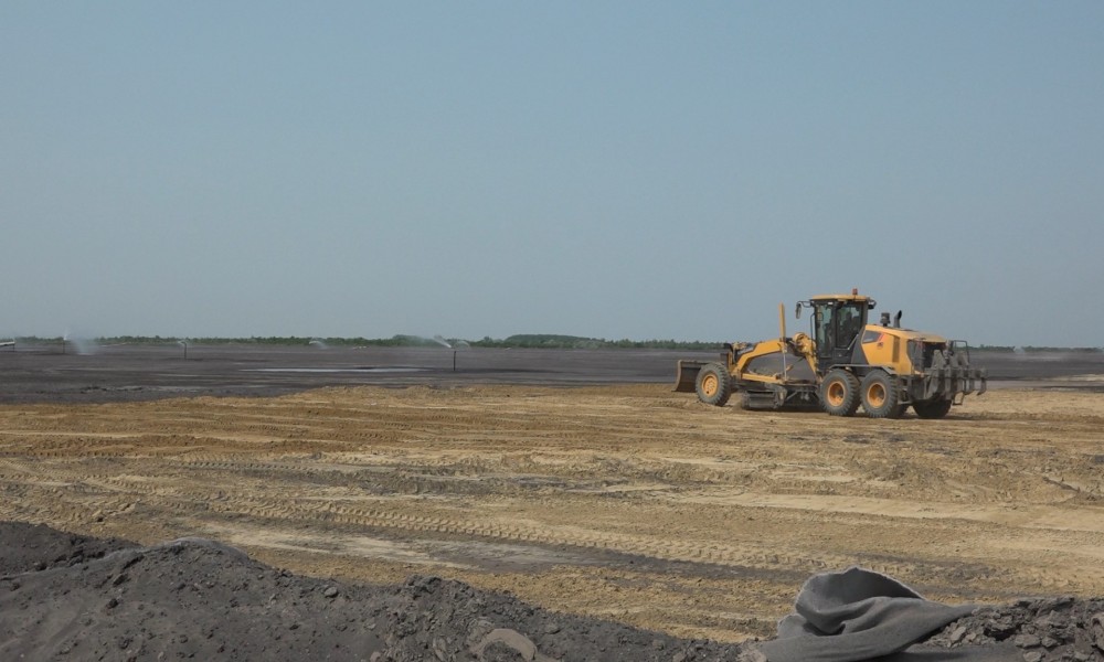 Na deponiji pepela u toku nasipanje kasete "C" zemljom