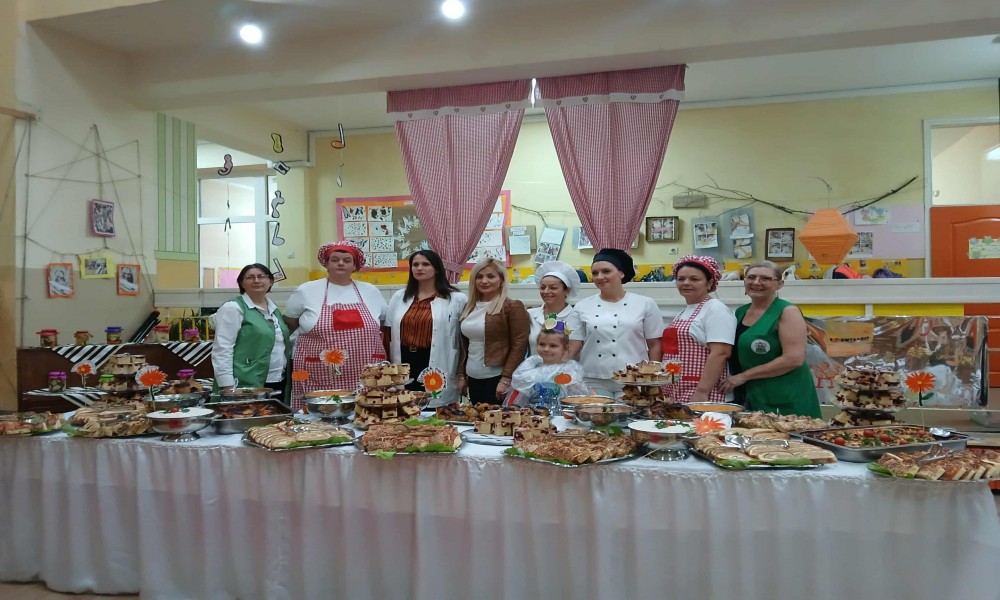 "Mame i tate, probajte i vi šta jedemo mi"