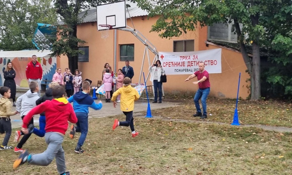 Trka humanosti u Lučici i Poljani: Deca trčala za srećnije detinjstvo