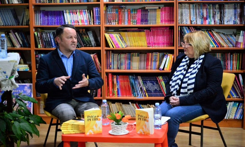 U Narodnoj biblioteci u Kučevu predstavljena knjiga "Priča o Petru", autora Marka Mihajlovića