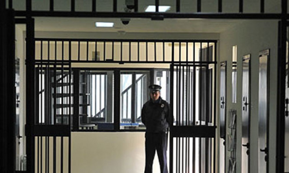 Uhapšeni zbog krađe testova ostaje u policijskom pritvoru