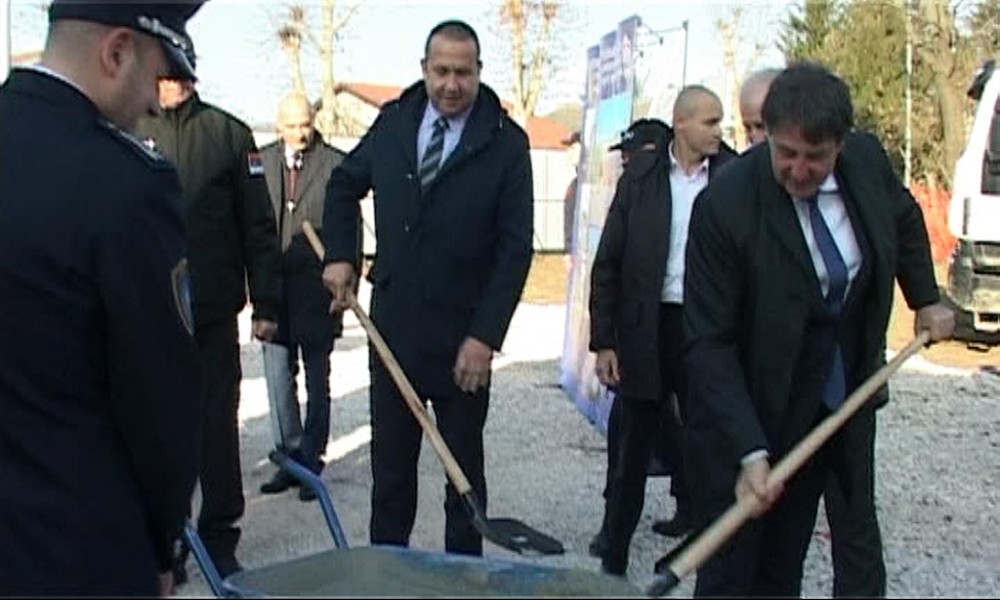 Ministar unutrašnjih poslova Bratislav Gašić položio je u Velikom Gradištu kamen temeljac za novu vatrogasnu stanicu