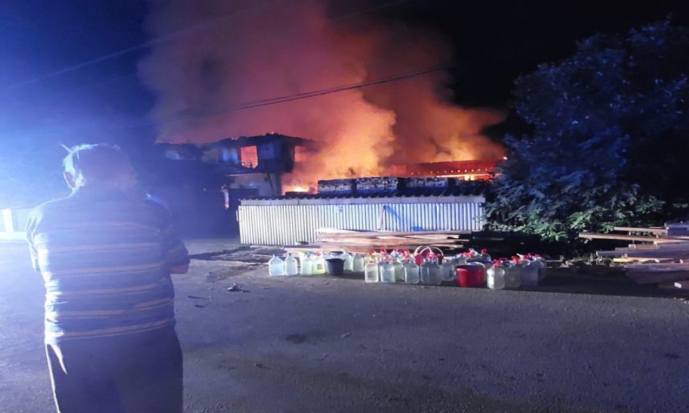 Požar u Živici - izgorele strugara i porodična kuća