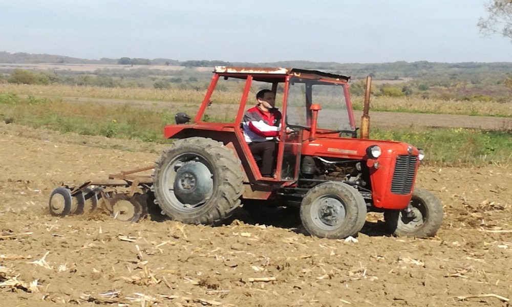 PRODUŽEN ROK ZA PREDAJU ZAHTEVA ZA ODOBRENJE KREDITNE PODRŠKE POLJOPRIVREDNICIMA