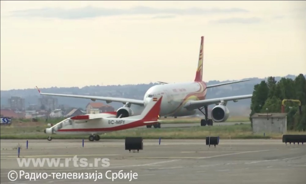 Obnovljena avio-linija između Beograda i Pekinga, prvi avion dočekan vodenim šmrkovima