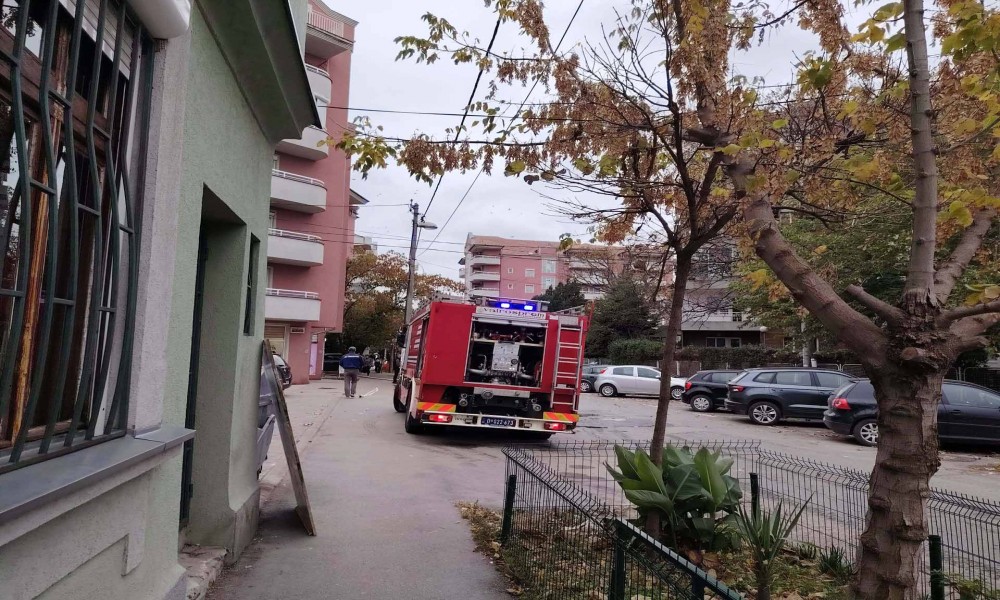 Požar u Vardarskoj ulici - brza reakcija vatrogasaca sprečila širenje vatre