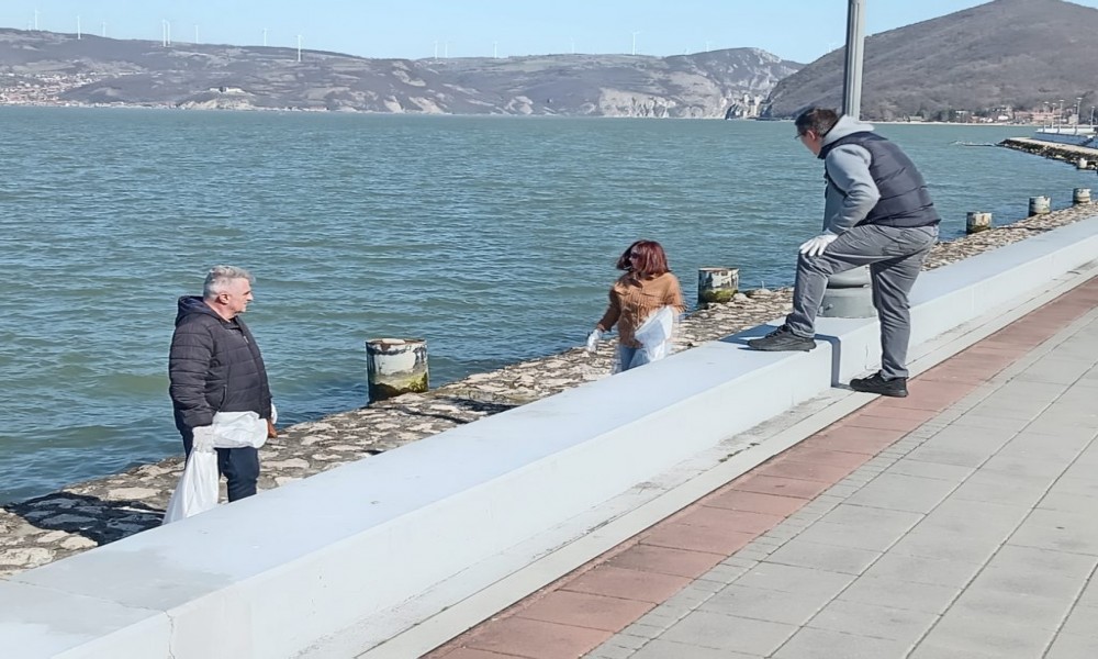 Volonteri očistili obalu Dunava u Golupcu povodom Međunarodnog dana reka