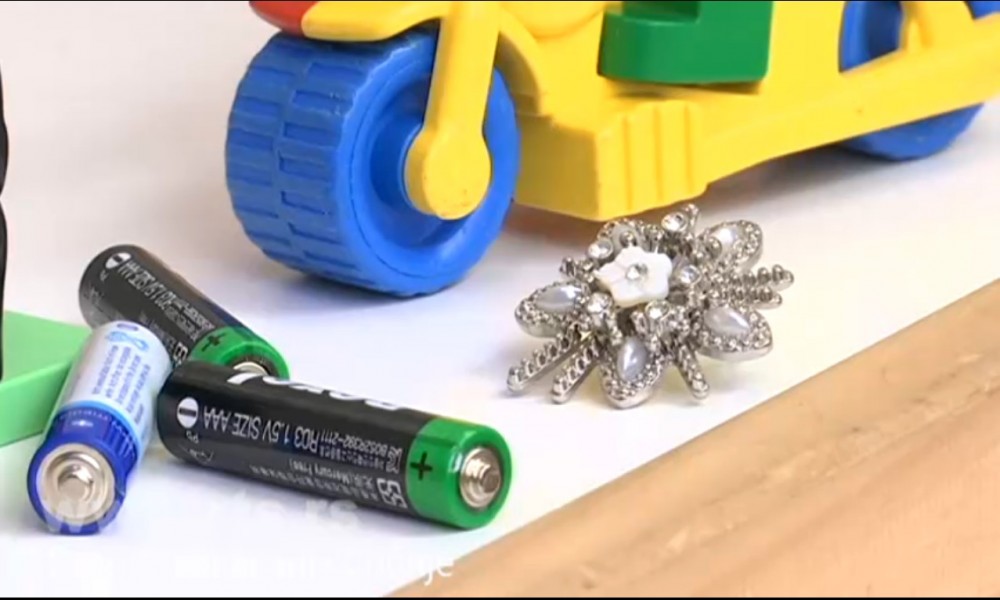 Šta da radite ako dete proguta igračku ili neku hemikaliju