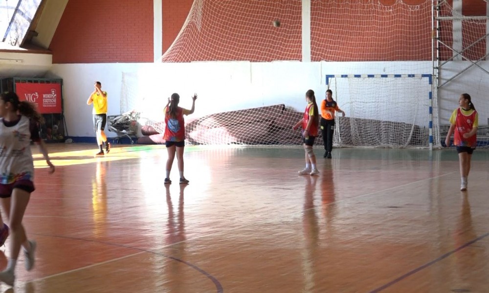 SIM: Rukometni turnir u Kostolcu okupio 16 ekipa devojčica i dečaka