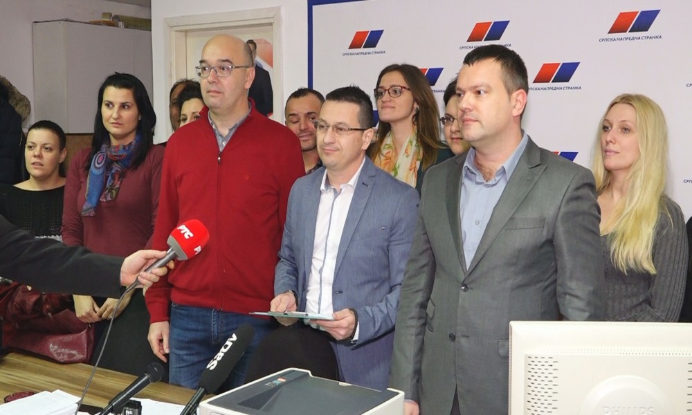 SNS  SPS UBEDLJIVA POBEDA U KOSTOLCU