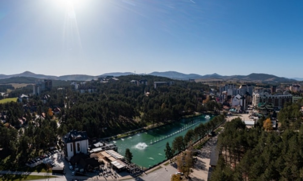 Izraelski turisti na e-bike turi kroz Zlatibor