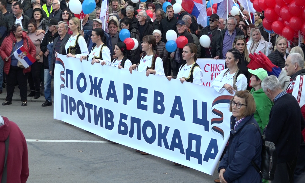 Vučević i Macut na skupu protiv blokada u Požarevcu uz veliki broj građana