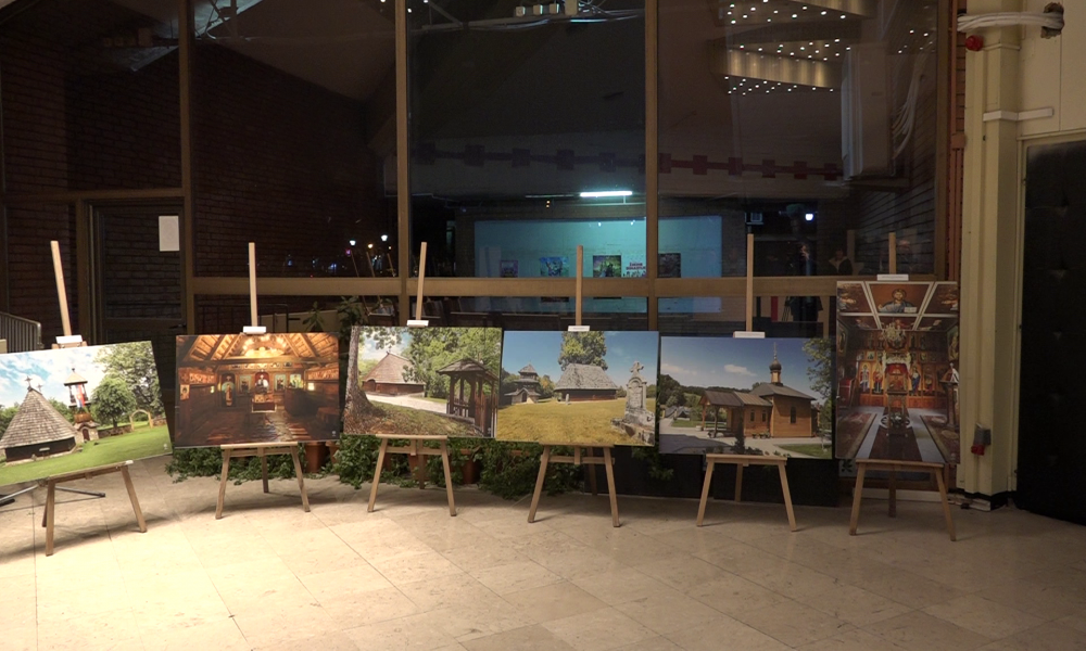 Izložba "Crkve brvnare Republike Srpske" u Galeriji obojene svetlosti