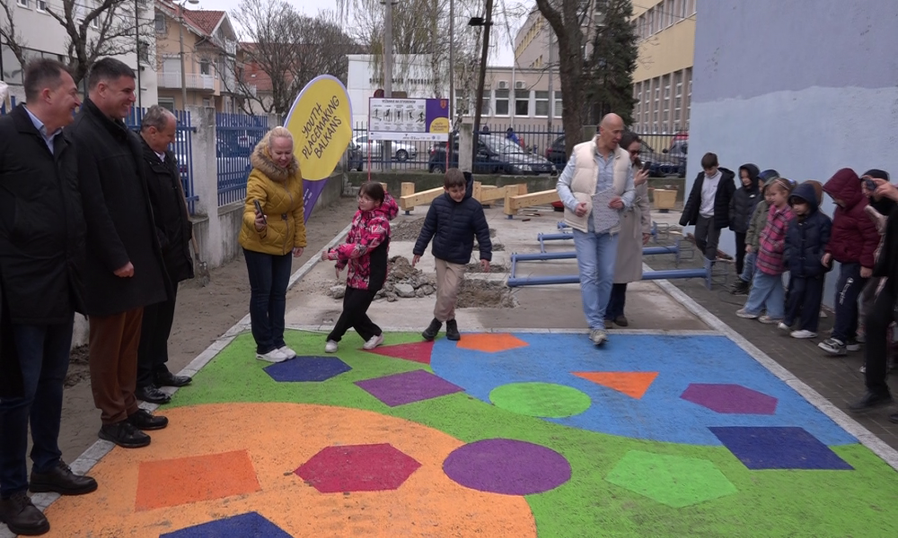 OŠ "Kralj Aleksandar I" dobija interaktivni teren i učionicu na otvorenom