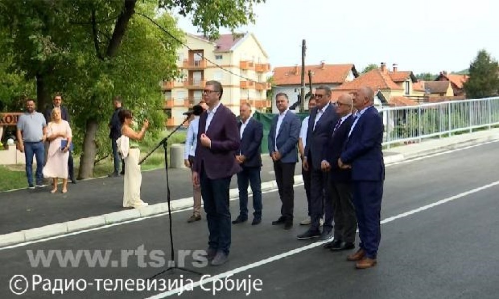 Vučić: Očekujem mnogo pritisaka i pretnji oko KiM, ne mešamo se u unutrašnja pitanja Crne Gore