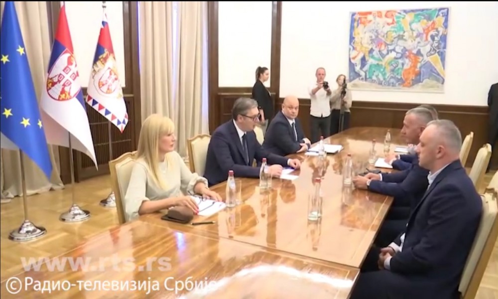 Vučić počeo konsultacije o mandataru sastankom sa Kamberijem