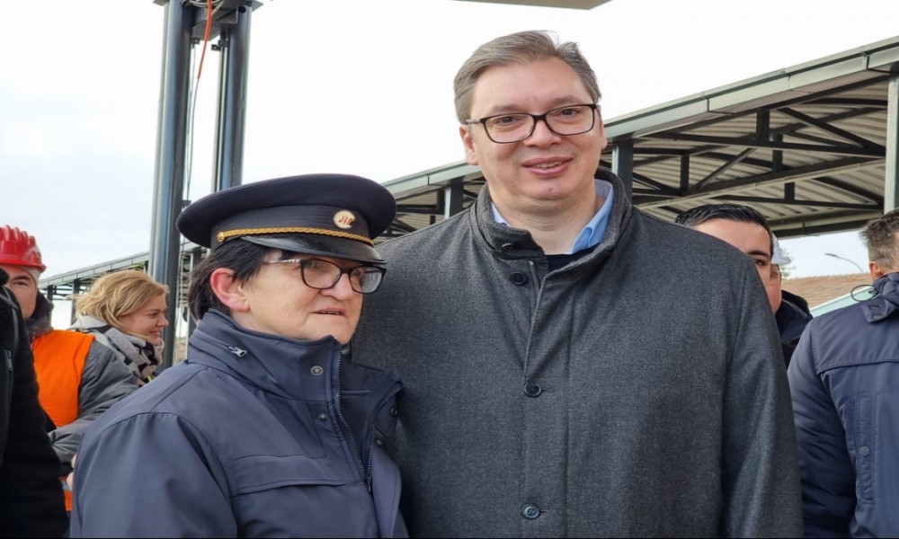 Vučić obišao novu železničku stanicu u Inđiji