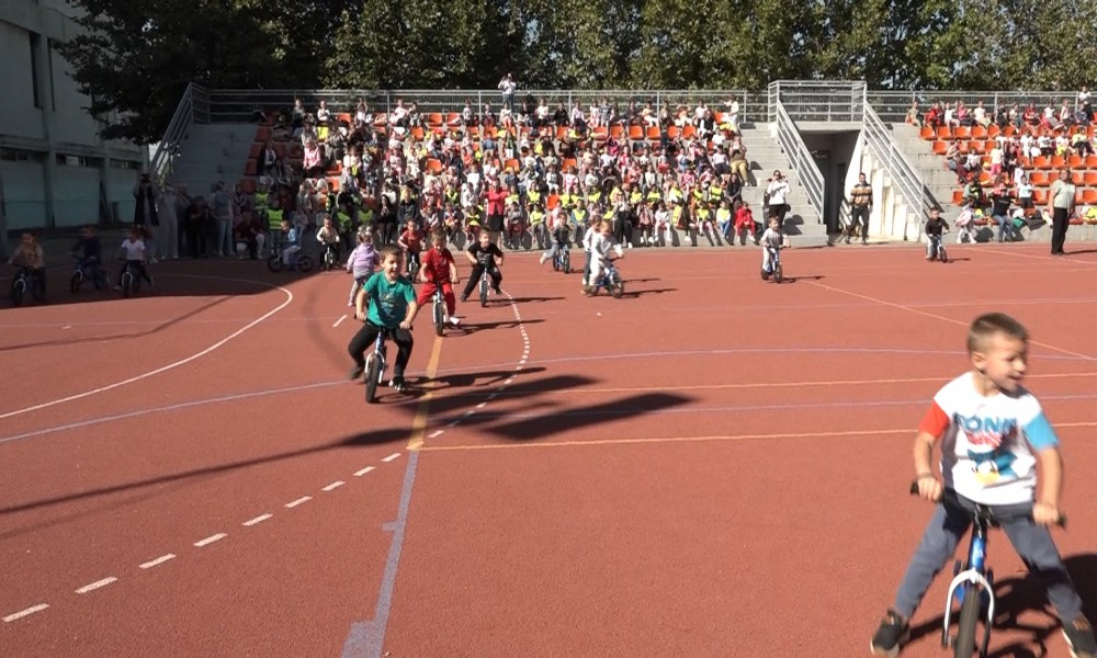 Dečija nedelja u vrtiću: Mališani na sportskom terenu