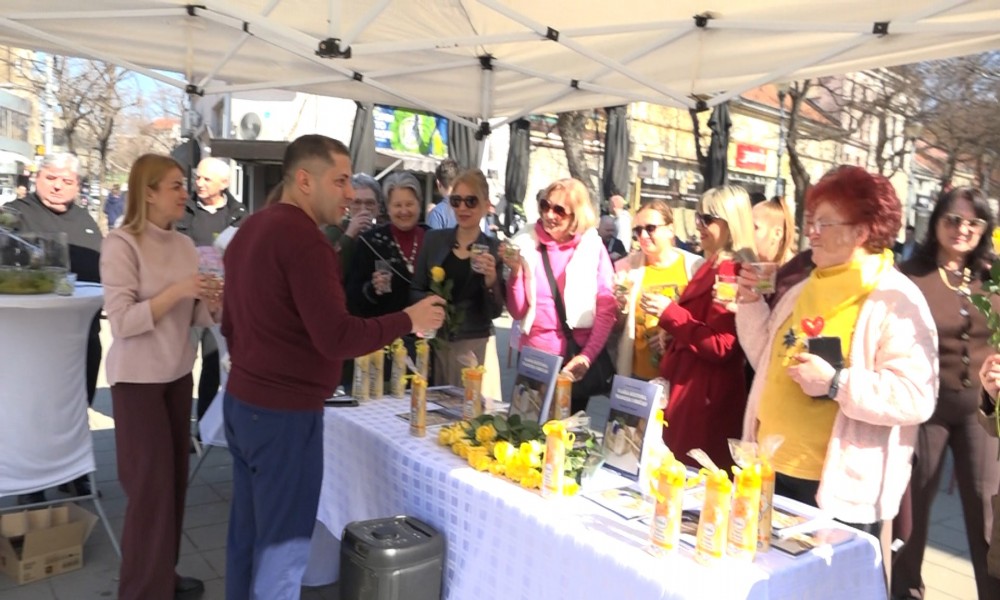 Vlaška stranka obeležila Dan žena druženjem u centru grada