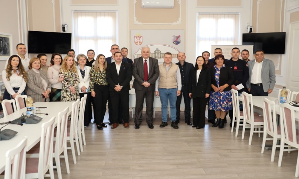 Uručene nagrade povodom Dana vatrogasno-spasilačkih jedinica i Dana prosvetnih radnika