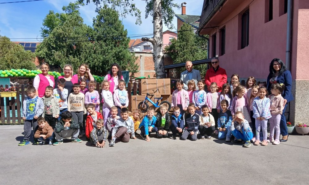 Pokloni za najmlađe: PU "Ljubica Vrebalov" dobila 20 guralica