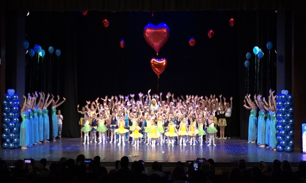 Novogodišnji koncert studija "Amadeus" u znaku emocija i posvete