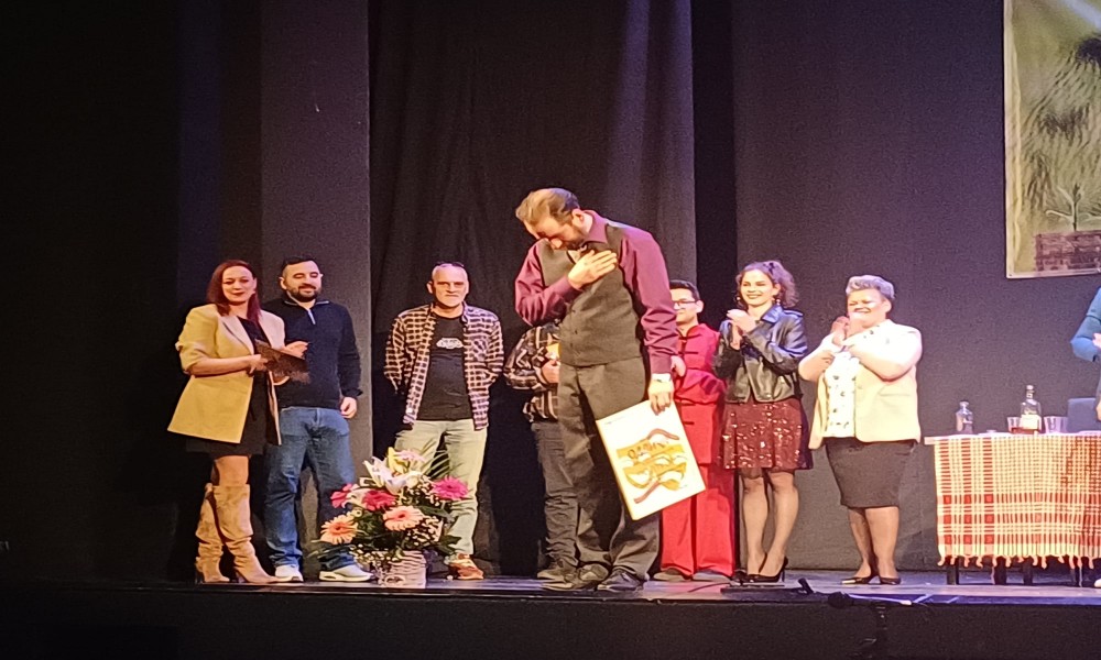 "Poltron" oduševio Kučevo - Valentino Oljača glumac večeri