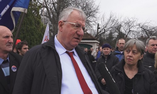 ŠEŠELJ OBIŠAO GROB SLOBODANA MILOŠEVIĆA