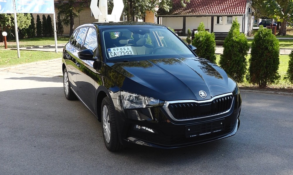 VOZILO ŠKODA SKALA POLICIJI U MALOM CRNIĆU