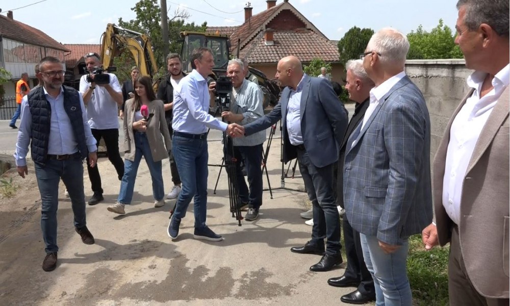 Glišić obišao radove na rekonstrukciji vodovodne mreže u opštini Žabari