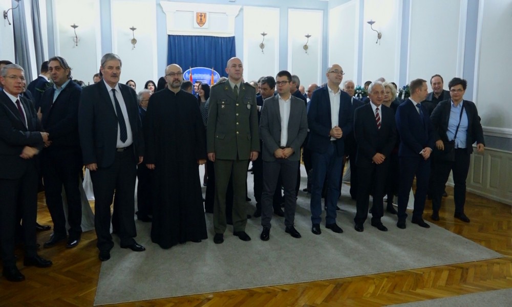 NOVOGODIŠNJI KOKTEL U SVEČANIM SALONIMA