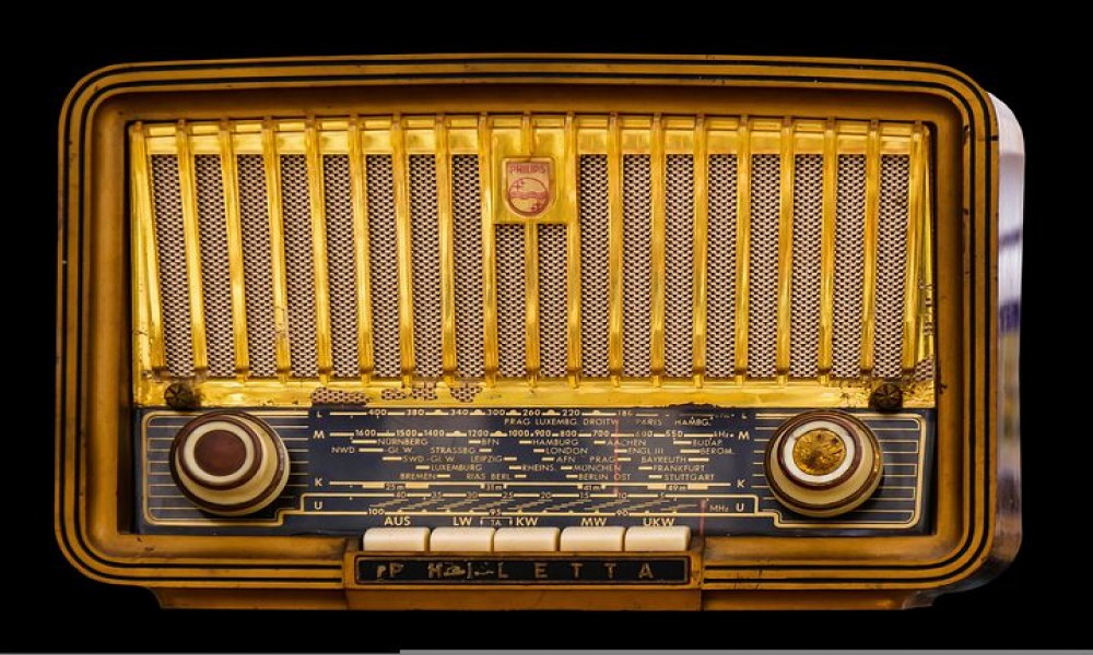 Vreme je da se radio prilagodi mlađim generacijama, svi vole kada radi u kolima