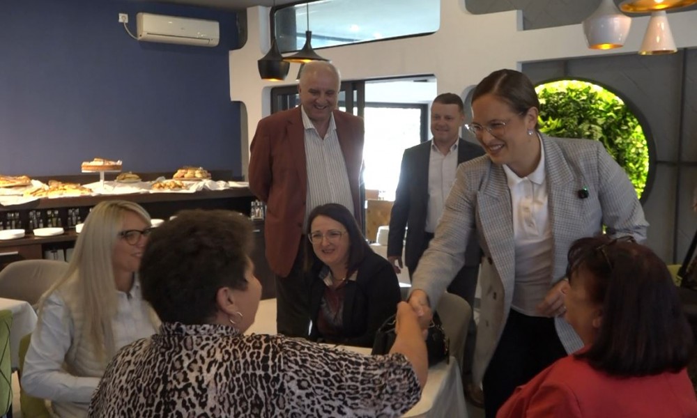 Pavkov sa građanima Velikog Gradišta o infrastrukturi i izborima