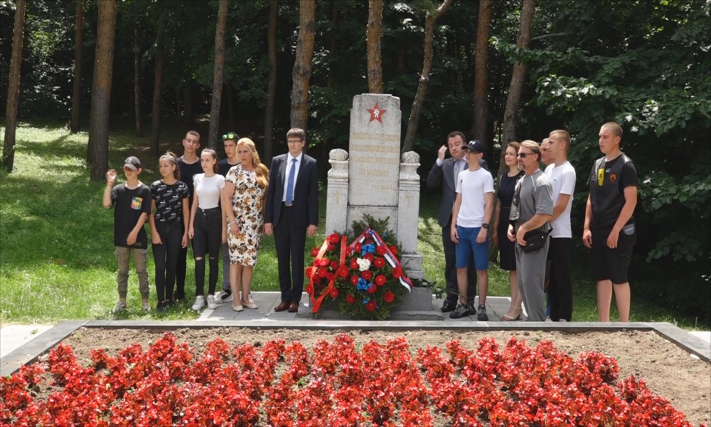 Sveća sećanja: Rusi obeležili dan sećanja i žalosti u Požarevcu