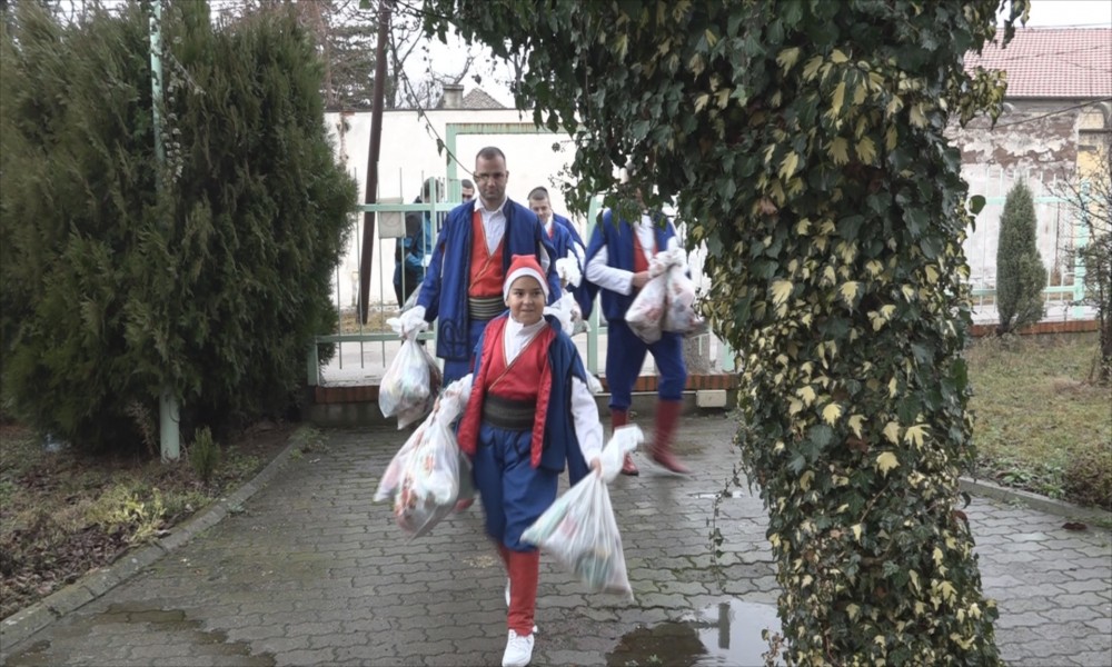 Humani višebojci viteškog srca obradovali mališane u Centru za dnevni boravak