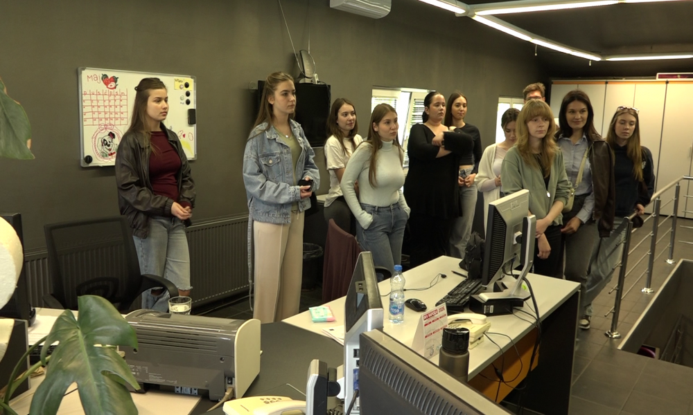 Učenici smera Scenska i audio - vizuelna umetnost u poseti SAT televiziji