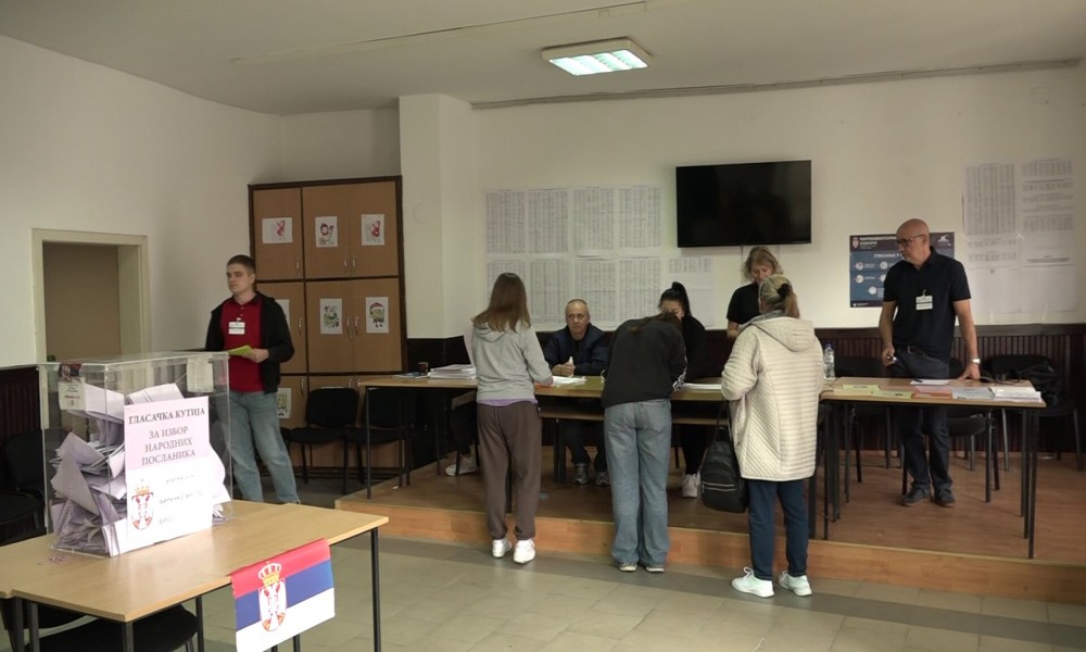 Na vanrednim parlamentarnim izborima do 14 časova glasalo 46,4 odsto birača, izlaznost na teritoriji Grada Požarevca do 14h iznosila 45 odsto
