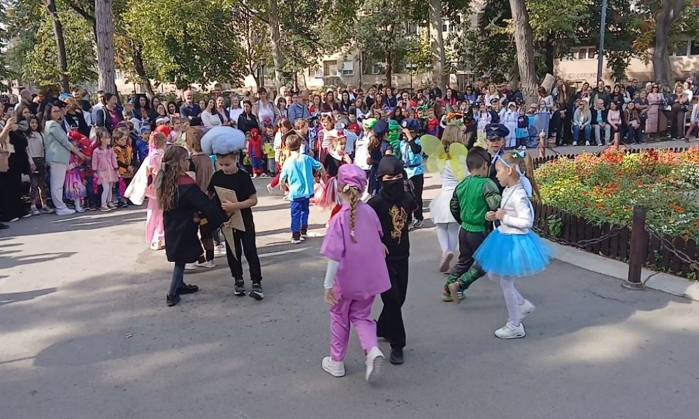 Maskenbal mališana pretvorio Gradski park u carstvo mašte