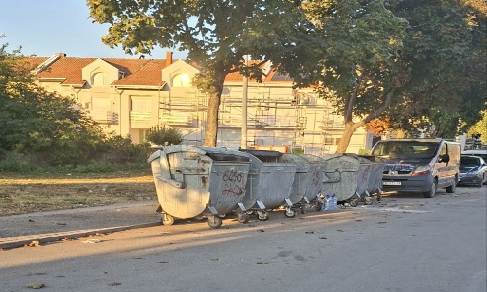 Više kontejnera u Stiškoj ulici, apel građanima da otpad ne ostavljaju pored njih